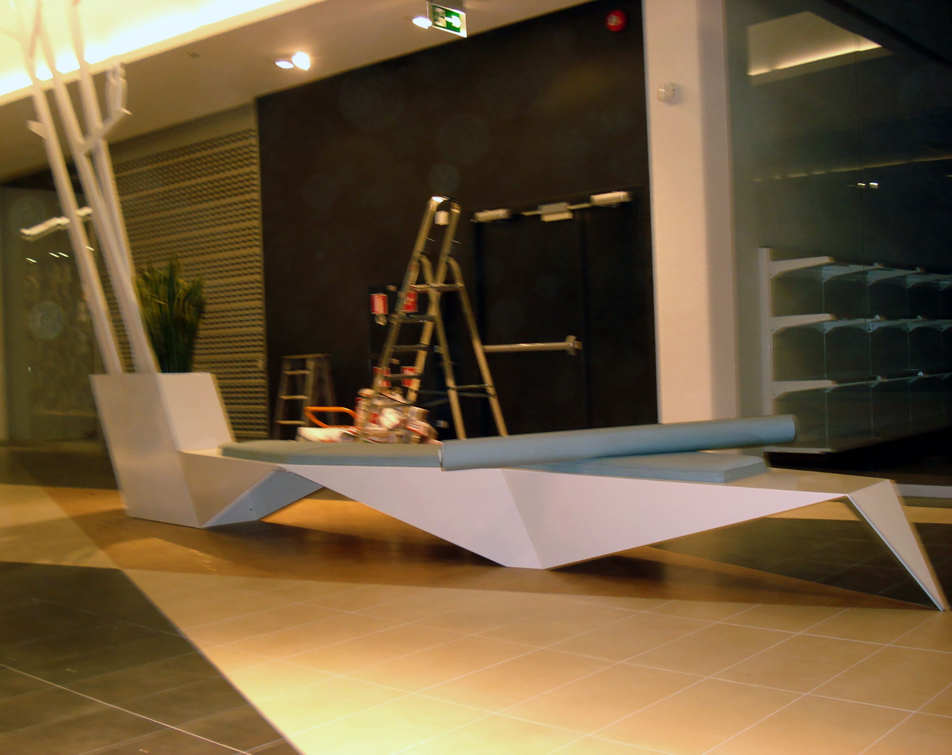 bench shopping center