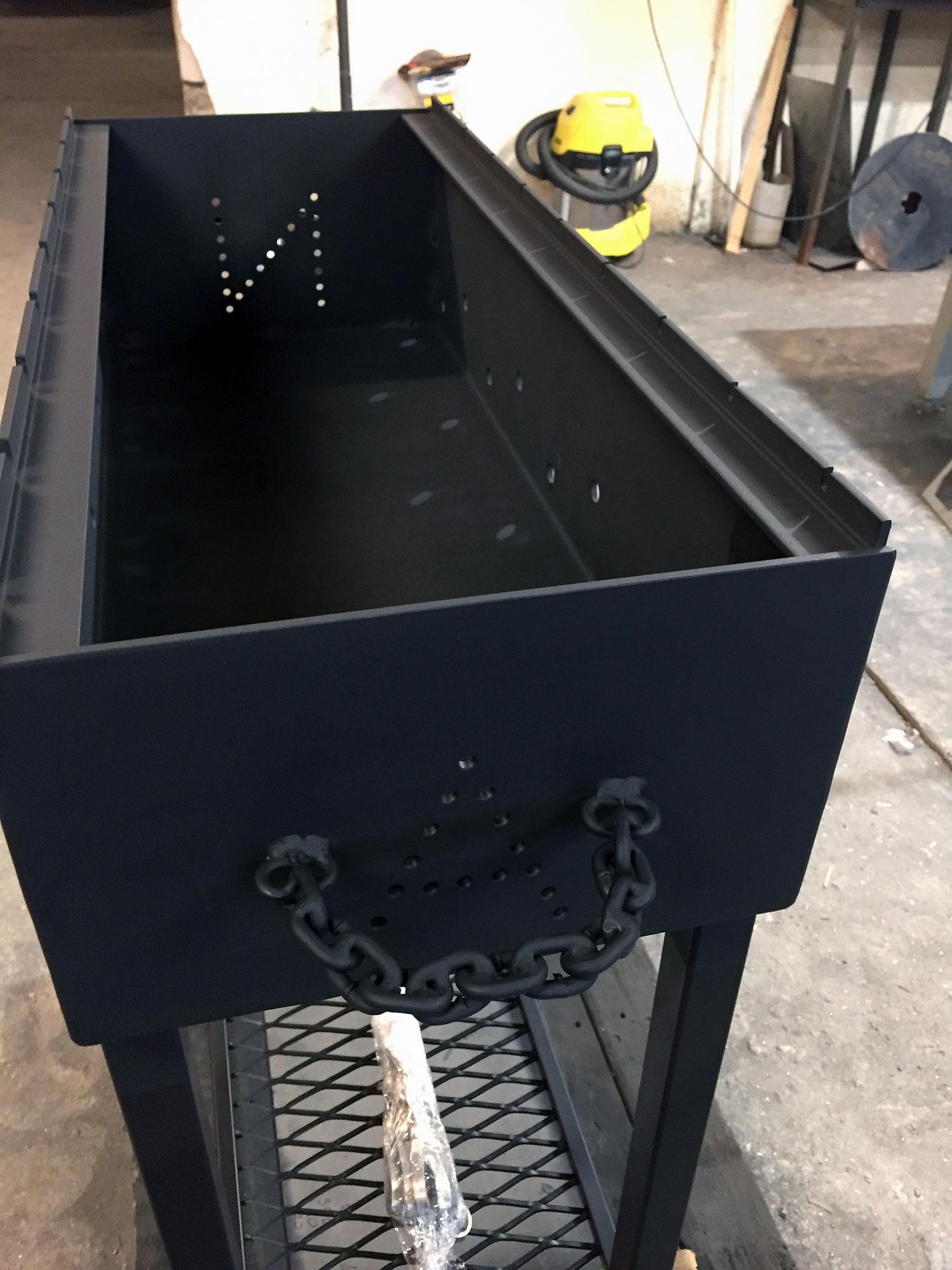 black rectangular grill with hain handles