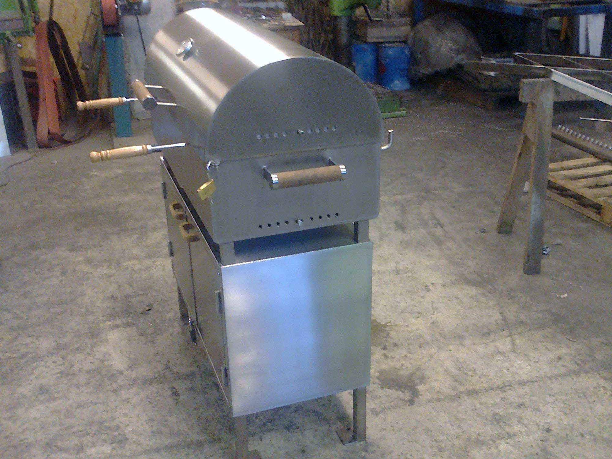 staainless steel bbq with cabine sideview