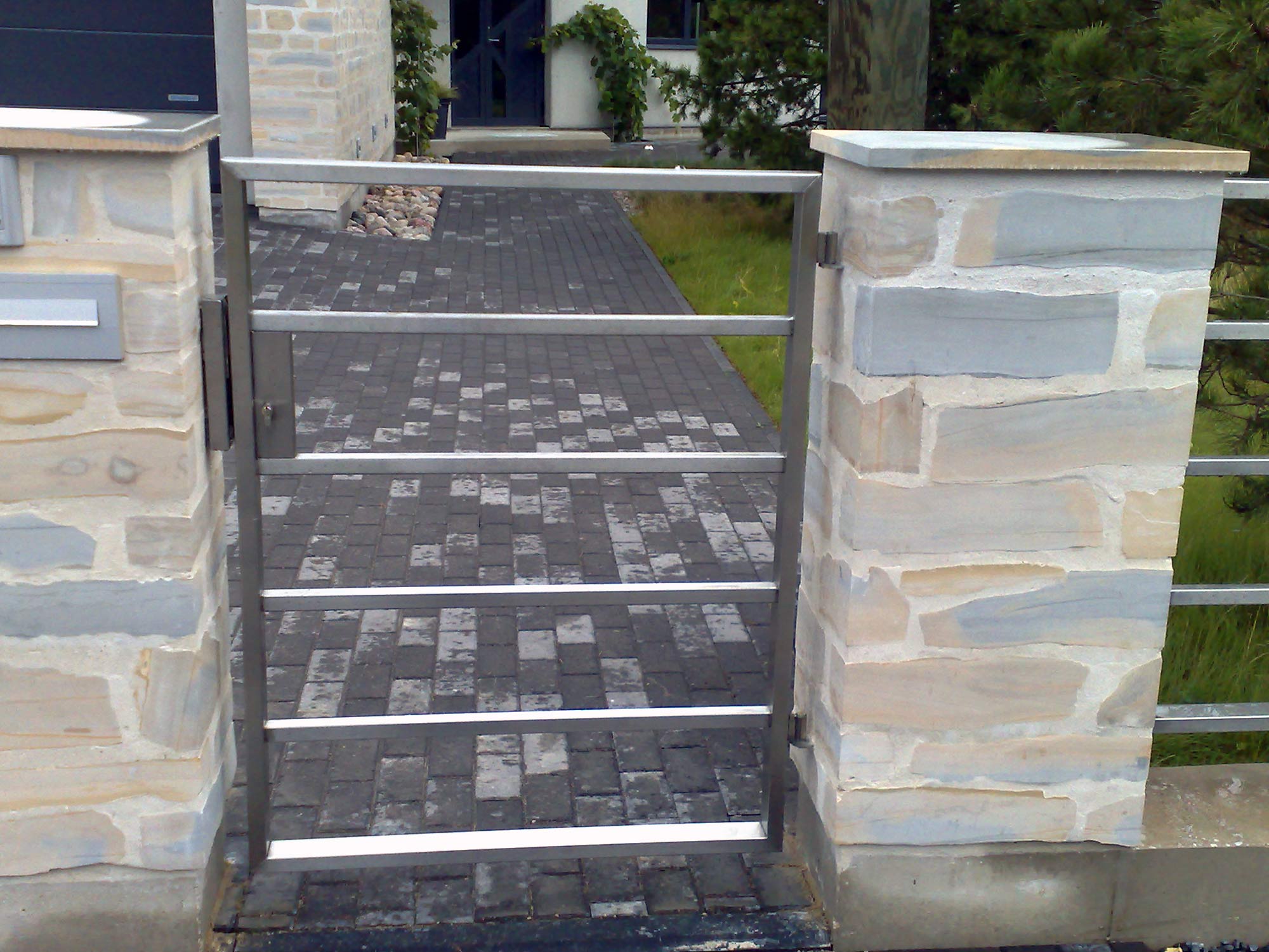 stainless steel gate & fencing